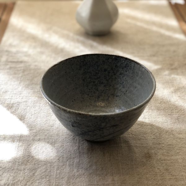 藍灰刷紋茶碗 藍灰釉, 刷紋, 民藝系, 日本茶碗, 手作茶碗, 自然釉, 茶道具, 茶碗收藏, 一番茶棧