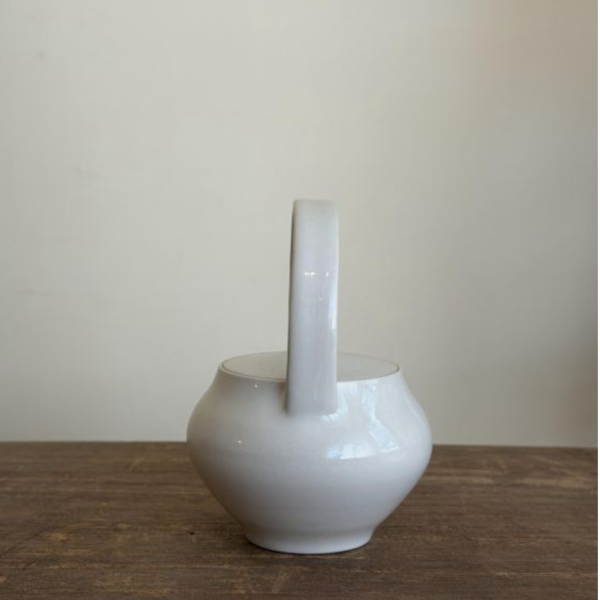 白瓷提樑壺｜約180ml｜台灣陶藝家作品 白瓷提樑壺、白瓷茶壺、提樑壺、台灣陶藝、手作茶壺、白瓷茶器、茶器選物、一番茶棧