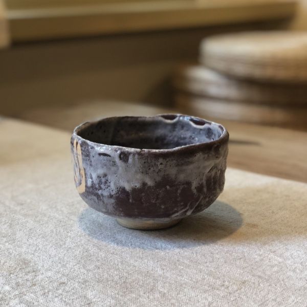 《龜甲融雪》｜龍山作・多層掛釉志野碗 志野, 美濃燒, 龍山, 志野茶碗, 火雪之碗, 柴燒, 手作茶碗, 日本茶道具, 茶碗收藏, 一番茶棧