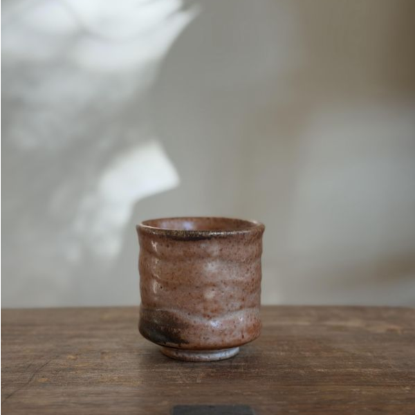 赤志野柴燒個人杯｜長石釉工藝｜台灣陶藝家作品 赤志野、柴燒杯、志野燒、長石釉、台灣陶藝、個人茶杯、一番茶棧