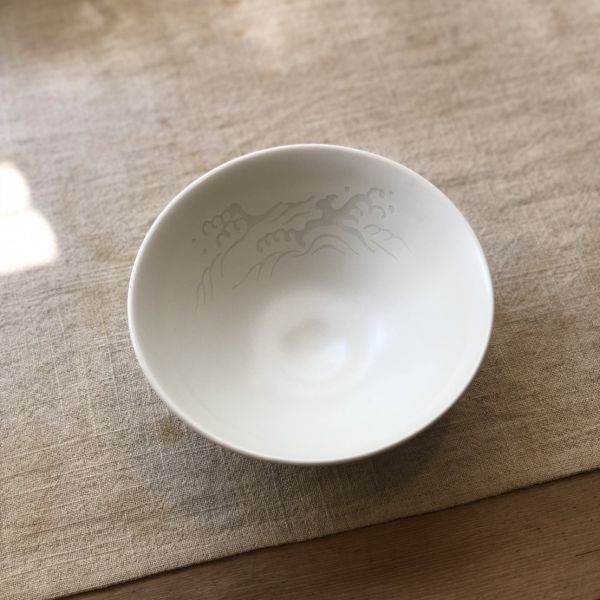 出石燒｜白瓷雕紋茶碗 出石燒, 白瓷, 白磁, 永澤永信, 日本茶碗, 手作茶碗, 白瓷雕紋, 茶道具, 茶碗收藏, 一番茶棧