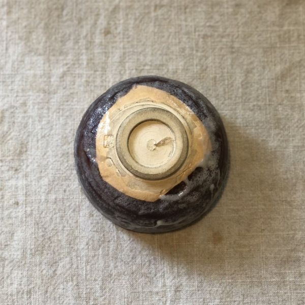 《龜甲融雪》｜龍山作・多層掛釉志野碗 志野, 美濃燒, 龍山, 志野茶碗, 火雪之碗, 柴燒, 手作茶碗, 日本茶道具, 茶碗收藏, 一番茶棧