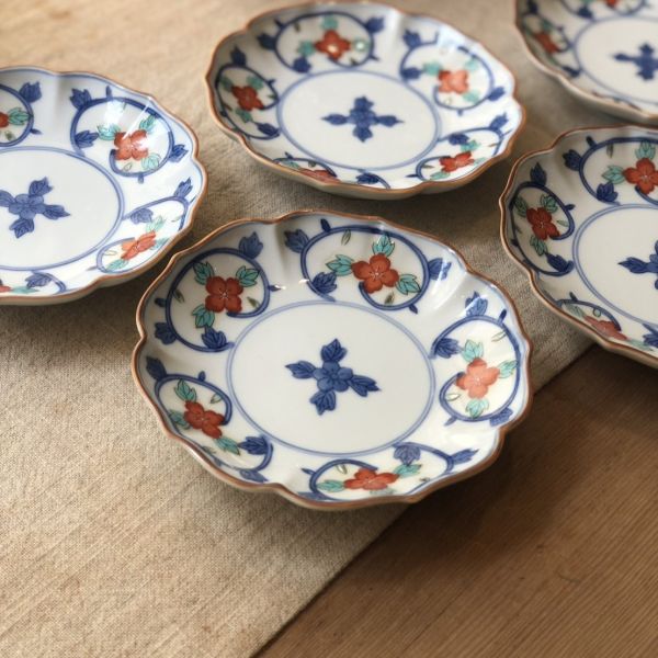 鍋島燒 色繪菊形皿 鍋島燒, 有田燒, 日本瓷器, 上繪金彩, 菊形皿, 茶席菓皿, 白磁, 日本餐具, 收藏瓷器, 一番茶棧