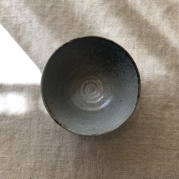 藍灰刷紋茶碗 藍灰釉, 刷紋, 民藝系, 日本茶碗, 手作茶碗, 自然釉, 茶道具, 茶碗收藏, 一番茶棧