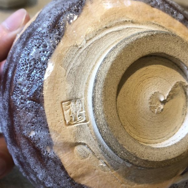 《龜甲融雪》｜龍山作・多層掛釉志野碗 志野, 美濃燒, 龍山, 志野茶碗, 火雪之碗, 柴燒, 手作茶碗, 日本茶道具, 茶碗收藏, 一番茶棧