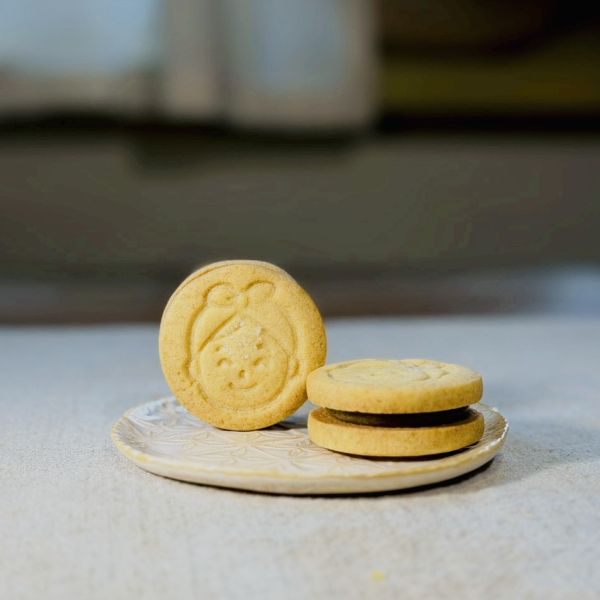 晨香茶媽Q餅 (鹽之花香檸餅皮 × 焙茶內餡) 夾心餅乾,牛軋餅,淡水,牛軋糖,法式牛軋糖,伴手禮,過年送禮,台灣特色名產,軟糖,巧克力餅乾,茶餅乾,茶菓子,手工餅乾