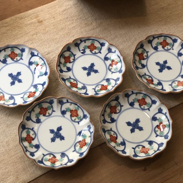 鍋島燒 色繪菊形皿 鍋島燒, 有田燒, 日本瓷器, 上繪金彩, 菊形皿, 茶席菓皿, 白磁, 日本餐具, 收藏瓷器, 一番茶棧