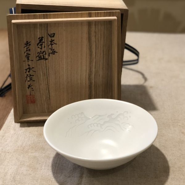 出石燒｜白瓷雕紋茶碗 出石燒, 白瓷, 白磁, 永澤永信, 日本茶碗, 手作茶碗, 白瓷雕紋, 茶道具, 茶碗收藏, 一番茶棧