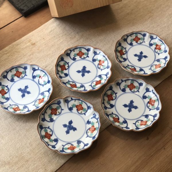 鍋島燒 色繪菊形皿 鍋島燒, 有田燒, 日本瓷器, 上繪金彩, 菊形皿, 茶席菓皿, 白磁, 日本餐具, 收藏瓷器, 一番茶棧