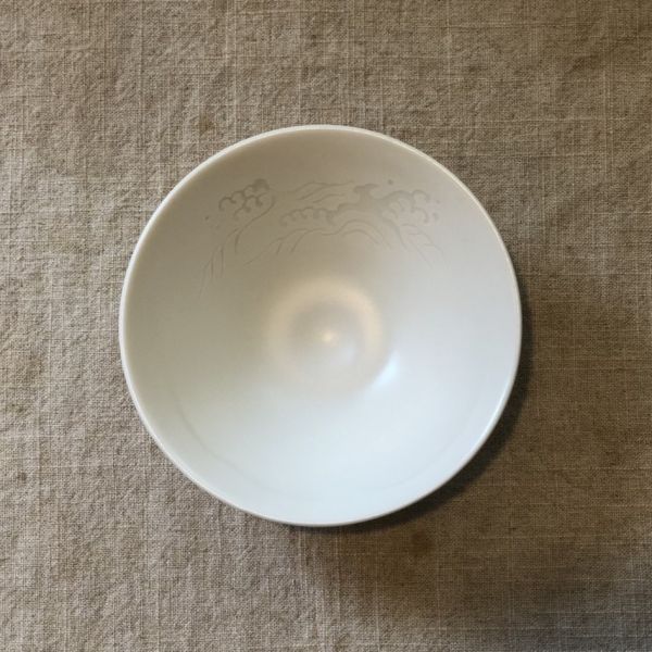 出石燒｜白瓷雕紋茶碗 出石燒, 白瓷, 白磁, 永澤永信, 日本茶碗, 手作茶碗, 白瓷雕紋, 茶道具, 茶碗收藏, 一番茶棧