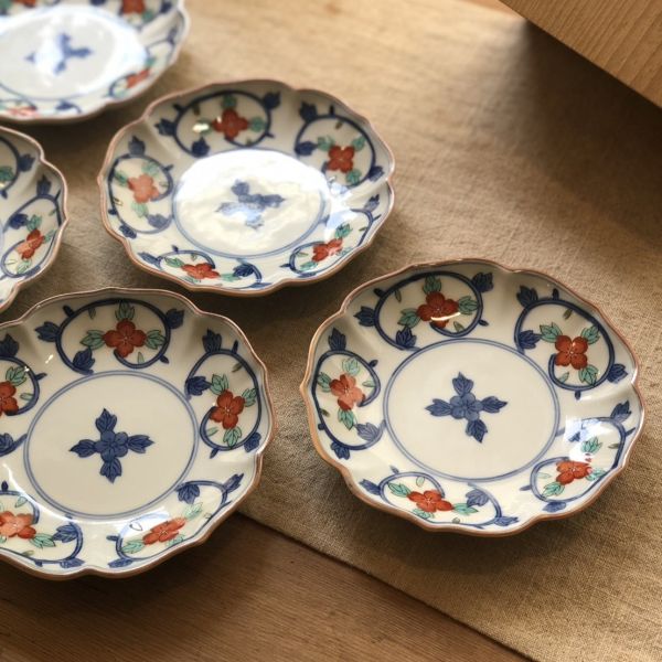 鍋島燒 色繪菊形皿 鍋島燒, 有田燒, 日本瓷器, 上繪金彩, 菊形皿, 茶席菓皿, 白磁, 日本餐具, 收藏瓷器, 一番茶棧