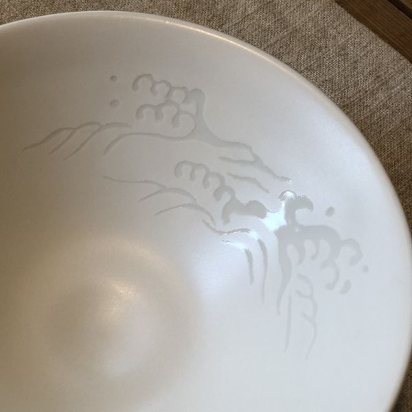 出石燒｜白瓷雕紋茶碗 出石燒, 白瓷, 白磁, 永澤永信, 日本茶碗, 手作茶碗, 白瓷雕紋, 茶道具, 茶碗收藏, 一番茶棧