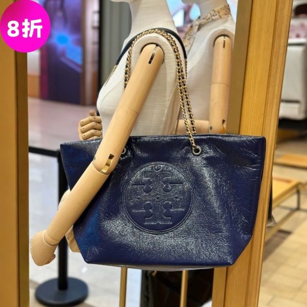 Tory Burch Ella 皮革鏈條托特包  深藍色 Tory Burch、Ella、托特包、海軍藍包包、環保材質包、壓印標誌、鏈條肩帶、大容量包、通勤包、再生聚酯纖維、精品托特包、實用設計包、精品包推薦、精品包評價、精品包價格、平行輸入、100%真品、專櫃真品保證、限時優惠、精品包包哪裡買