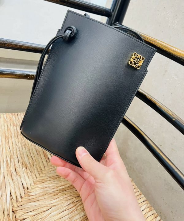 Loewe 經典小牛皮 Dice 骰子隨身迷你包    黑色 Loewe 經典小牛皮 Dice 骰子隨身迷你包



黑色



黑色