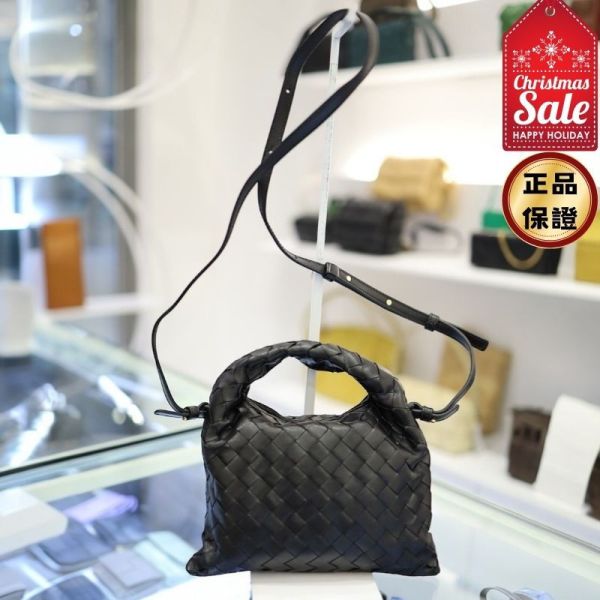 Bottega Veneta 777586 小款迷你 Hop 編織包 黑色 Bottega Veneta, Hop 包, Bottega Veneta 777586, Bottega Veneta 迷你包, 編織包推薦, 精品斜背包, 精品小包, 精品 IT BAG, 精品包推薦, 精品折扣, 優惠精品價格, 快速配送, 台灣精品代購, 平行輸入, 100% 真品, 專櫃真品保證