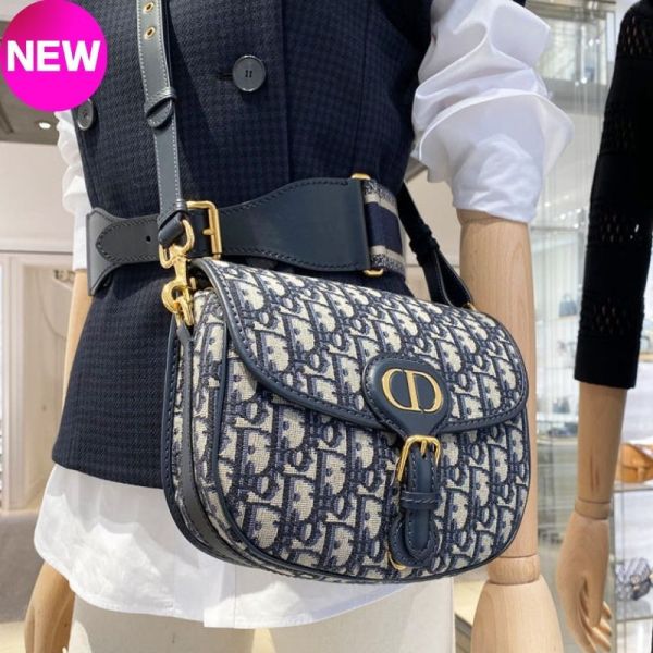 Dior 迪奧 藍色緹花 Oblique 中款 Bobby 馬鞍包 Dior Bobby 包, Dior Oblique 緹花包, 中型肩背包, 藍色緹花包, 義大利手工包, 法式優雅包, 時尚斜背包