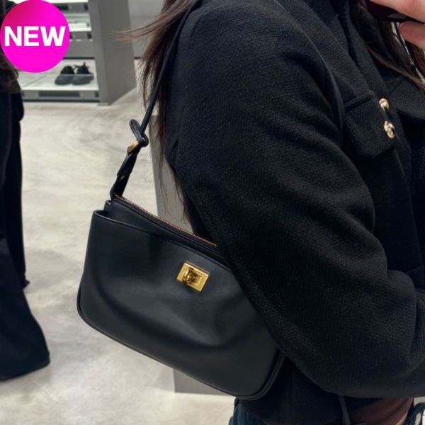 Balenciaga 814111 Rodeo Sling 小牛皮迷你包  黑色 Balenciaga, Rodeo Sling Pochette, 迷你斜背包, 小牛皮包, 黑色迷你包, Balenciaga 包推薦, 精品包款推薦, 小型肩背包, 精品斜背包, 精品包評價, 精品包價格, 平行輸入, 精品平行輸入, 100% 真品, 專櫃真品保證, 精品折扣, 優惠精品價格, 限時優惠, 快速配送, 台灣精品代購, 精品包包哪裡買, 精品包專櫃價格