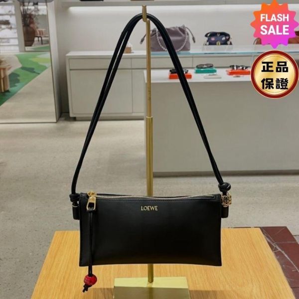Loewe Joya Pouch 納帕小牛皮斜背包  黑色 LOEWE,Joya Pouch,小牛皮包,斜背包,極簡精品