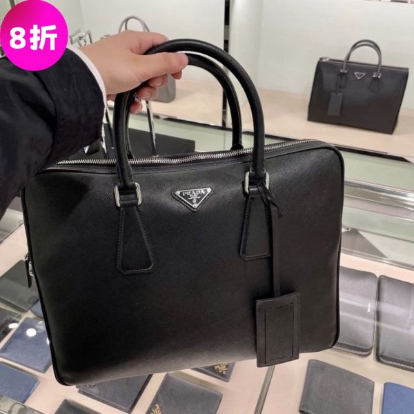 Prada 男款 2VE368 Saffiano皮革公事包  附肩帶  黑色 Prada 男款 2VE368 Saffiano皮革公事包



附肩帶 黑色