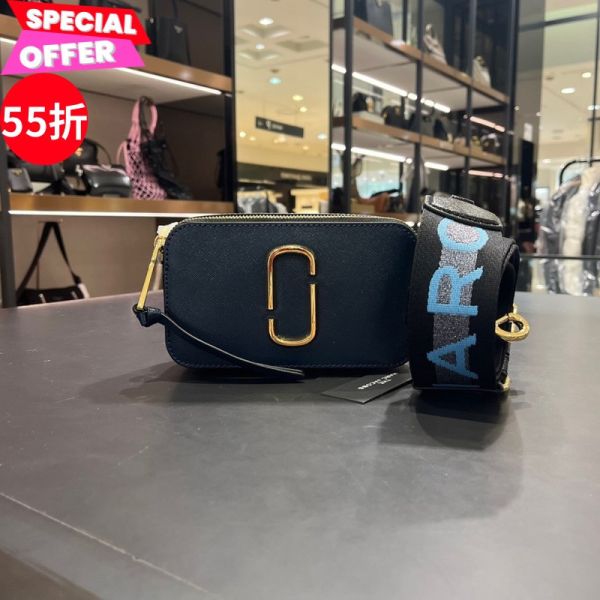 Marc Jacobs Snapshot 牛皮相機包 藍色 Marc Jacobs、Snapshot、MJ包包價格、MJ包專櫃、Marc Jacobs評價、MJ包包尺寸、Marc Jacobs專櫃位置、MJ真品鑑定、相機包、牛皮包、Logo包、精品包款、精品包推薦、小型包款推薦、實用包款推薦、精品包評價、精品包價格、平行輸入、精品平行輸入、100%真品、專櫃真品保證、精品折扣、優惠精品價格、限時優惠、快速配送、台灣精品代購、精品包包哪裡買、精品包專櫃價格