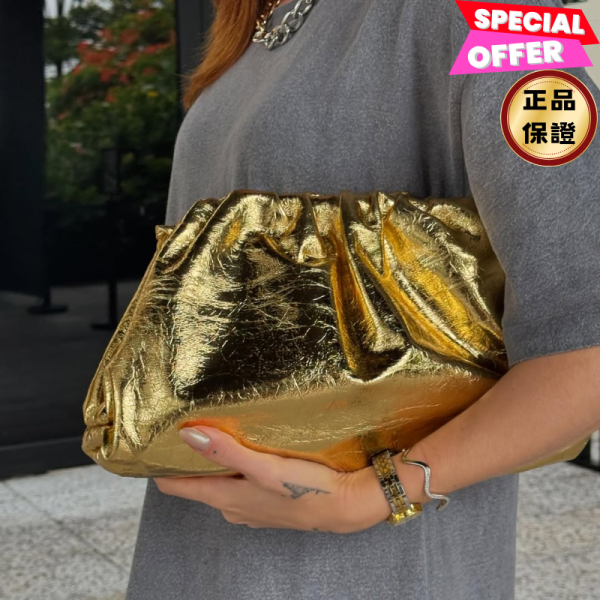 Bottega Veneta 576227 大款納帕小牛皮 Pouch包  金色 Bottega Veneta Pouch包, 小牛皮雲朵包, 大款 Pouch包, 金色雲朵包, 義大利手工包, 低調奢華包, 時尚手拿包