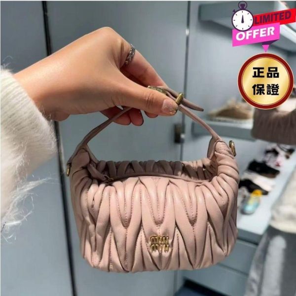 Miu Miu 5BP100 Matelassé 納帕軟皮皺摺化妝飯盒包    可延長肩帶/粉色 Miu miu, Matelassé, 納帕皮, 化妝袋, 手拿包, 精品配件