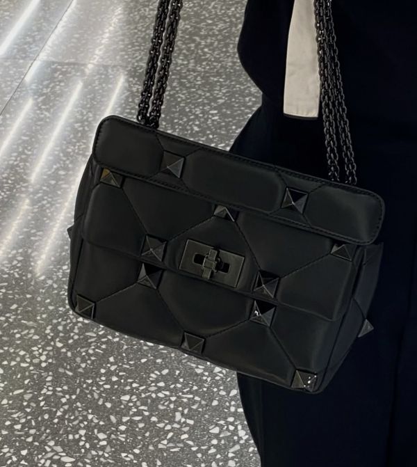 Valentino Roman Stud 中款納帕羊皮羅馬鉚釘包 全黑色 
