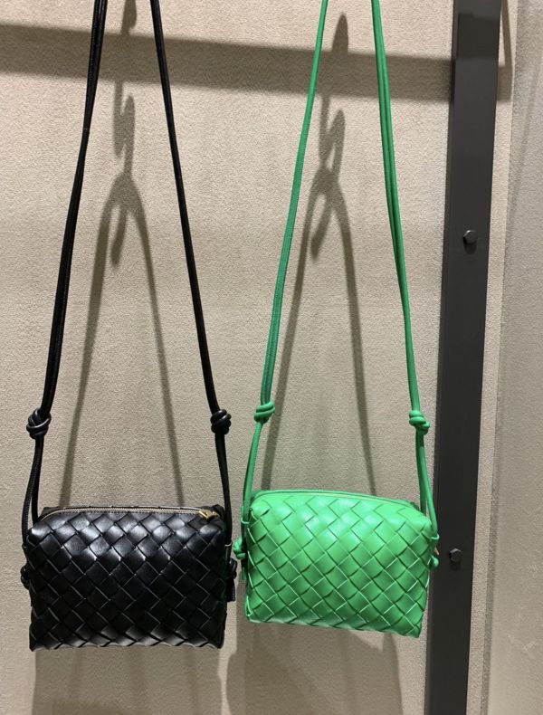 Bottega Veneta 723547 迷你 Loop 相機包  Space 