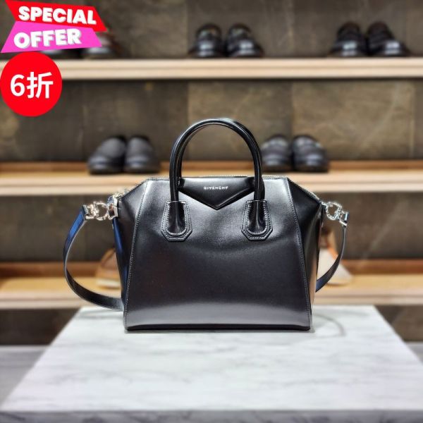 Givenchy BB50TPB 小款小牛皮 Antigona 包  黑色 Givenchy Antigona、小款手袋、小牛皮精品、Givenchy 肩背包、精品推薦、義大利製真品、百搭名牌包、精品平行輸入、100%真品保證、限量推薦