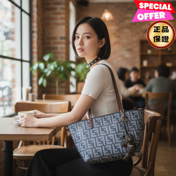 Fendi  8BH424 Roll 小款雙面 FF 緹花托特手提包  牛仔藍 FENDI, Roll, FF 提花, 雙面手提袋, 牛仔布效果, 義大利製造