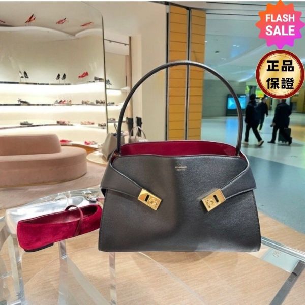 Ferragamo 781694 雙色中款 Hug Soft包 黑色 / 酒紅色 Ferragamo, Hug Soft, 雙色單肩包, 大號, 綠色, 義大利製造, 牛皮, Gancini扣飾, 實用設計, 時尚單品