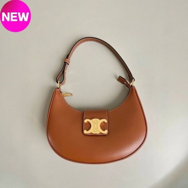 Celine 114493 Triomphe 凱旋門 Ava Soft 彎月包  黃褐色 Celine 114493 Triomphe 凱旋門 Ava Soft 彎月包

黃褐色