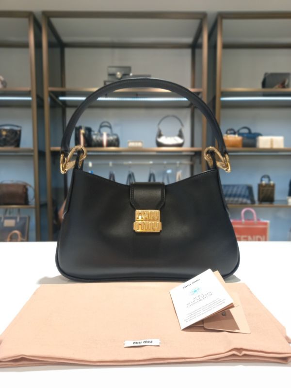 Miu Miu 5BC151 半月型推鎖 Hobo包    黑色 Miu Miu 5BC151 半月型推鎖 Hobo包    黑色