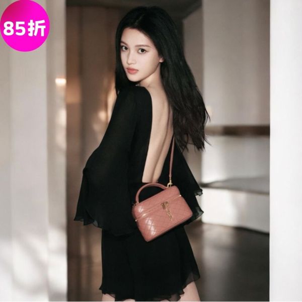 Saint Lauent 766731 YSL 小羊皮 Gaby Vanity 包  Barley Pink 棕粉色 Saint Laurent, Gaby Vanity, YSL 小包, Saint Laurent 化妝包, 小羊皮精品, 精品平行輸入, 100% 真品, 專櫃真品保證, 精品折扣, 優惠精品價格, 限時優惠, 快速配送, 台灣精品代購