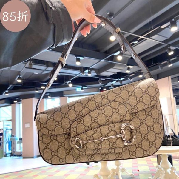 Gucci 764155 Horsebit 1955 斜角肩背包 Gucci Horsebit 1955小號肩背包, GG Supreme帆布包, Gucci馬銜扣包, 不對稱肩背包