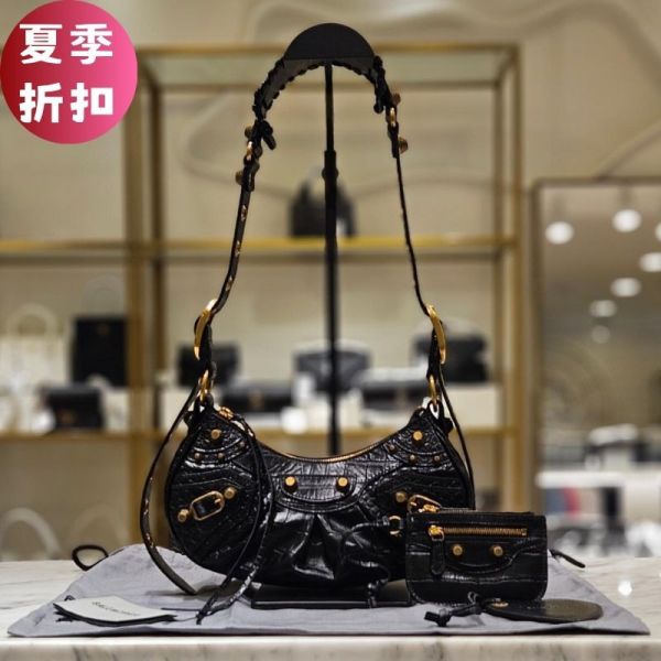 Balenciaga 671309 鱷魚壓紋小牛皮 XS Le Cagole包    復古金釦/黑色 Balenciaga Le Cagole XS 包, 鱷魚壓紋小牛皮包, Balenciaga 復古鉚釘包, 心形鏡子配飾包, Balenciaga 單肩包, 義大利製奢華包, 可調節肩帶包
