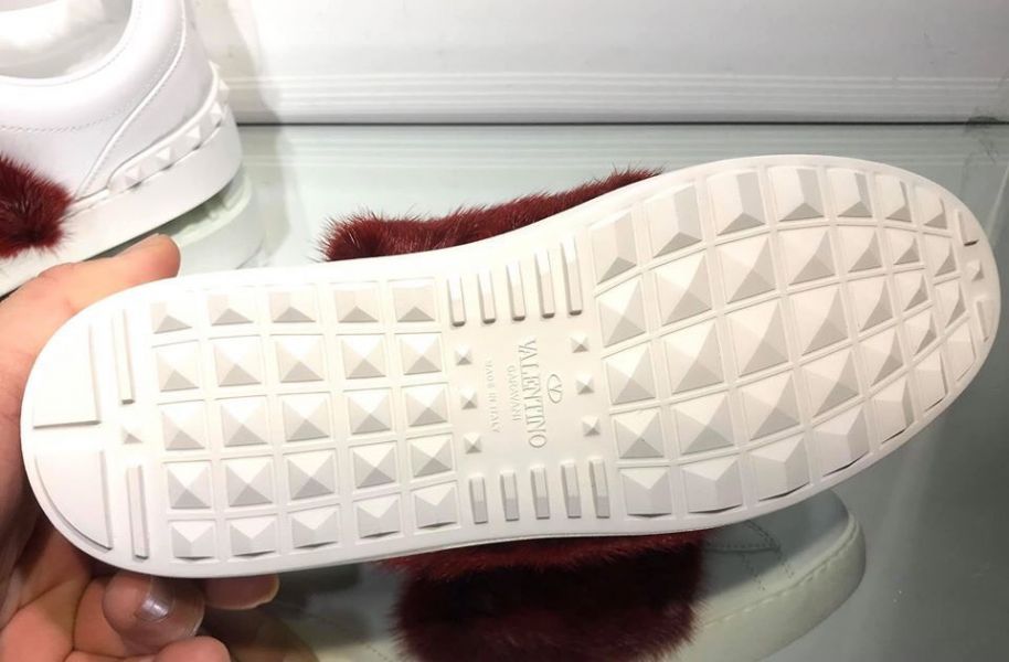 Valentino Rockstud 貂毛皮草裝飾鉚釘白球鞋 IT38 酒紅色 