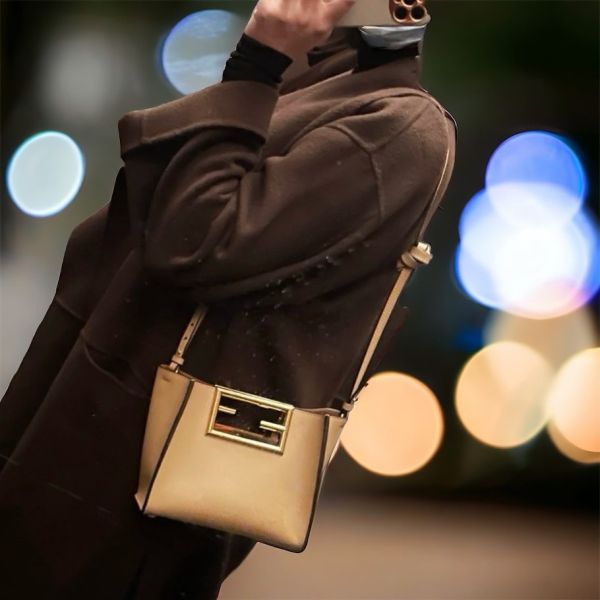 Fendi 8BS054 小牛皮 FF提把 Fendi Way 包   奶茶色 Fendi 8BS054 小牛皮 FF提把 Fendi Way 包   奶茶色