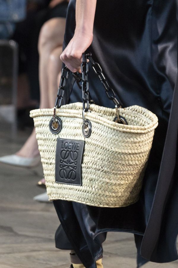 Loewe 鏈帶酒椰纖維草編包 Loewe 鏈帶酒椰纖維草編包