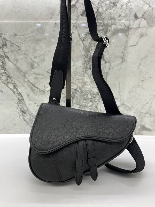 Dior 迪奧 Saddle 迷你顆粒小牛皮馬鞍肩背包 黑色 