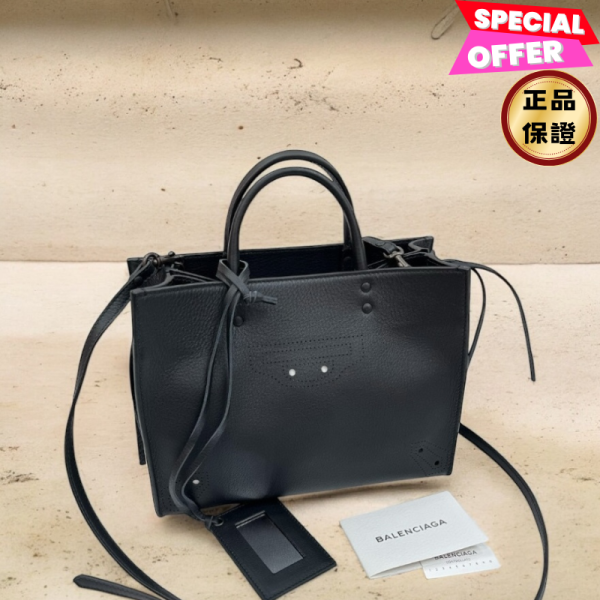 Balenciaga 490027 A6 Blackout Papier Zip Around 小牛包  黑色 Balenciaga, 490027 A6, Blackout Papier, Zip Around包, 義大利製造,  Bella Hadid, 紋理皮革, 擴展設計, 旅行風格