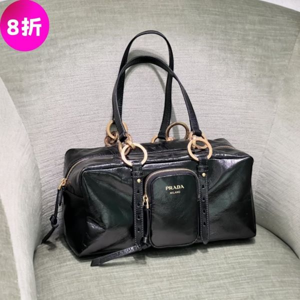 Prada 1BB138  中款皮革 Dangle 盒子波士頓包    黑色 Prada, Prada Dangle, Prada 1BB138_2CYR_F0002_V_OOO, Prada 手提包, Prada 皮革包, Prada 復古包, Prada 黑色包, Prada 小牛皮包, iPad Mini 可放包款, Prada 精品包, Prada 包包價格, Prada Dangle 評價, 精品包款推薦, 精品包價格, 平行輸入, 精品平行輸入, 100% 真品