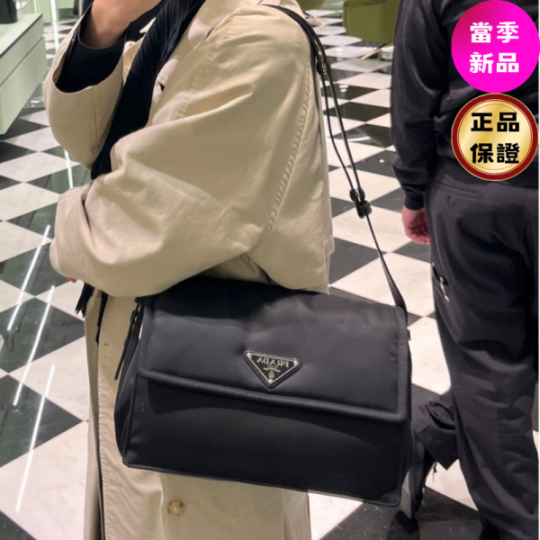 Prada 1BD255 Traveller 中款夾棉 Re-Nylon 郵差包  黑色 Prada, Re-Nylon, Traveller, 夾棉包, 義大利製造, Prada肩背袋