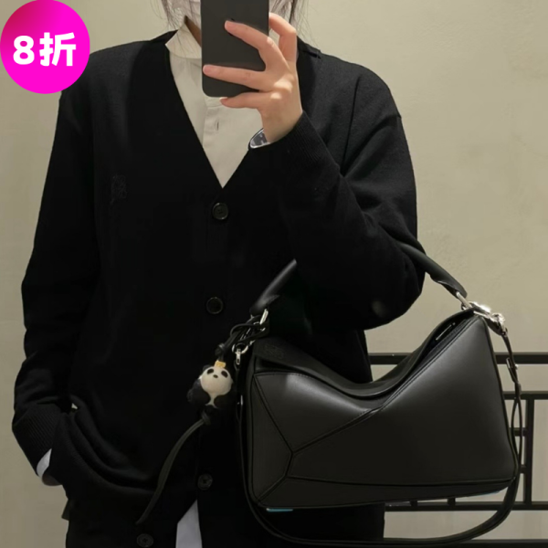 Loewe 經典小牛皮 中款  Puzzle 包   黑色 Loewe Puzzle 中款手袋,經典小牛皮打造立體幾何線條,低調奢華,百搭多用