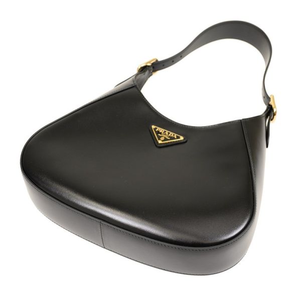 Prada 1BC179 中款皮革掛肩 Hobo 包    黑色 Prada 1BC179 中款皮革掛肩 Hobo 包



黑色