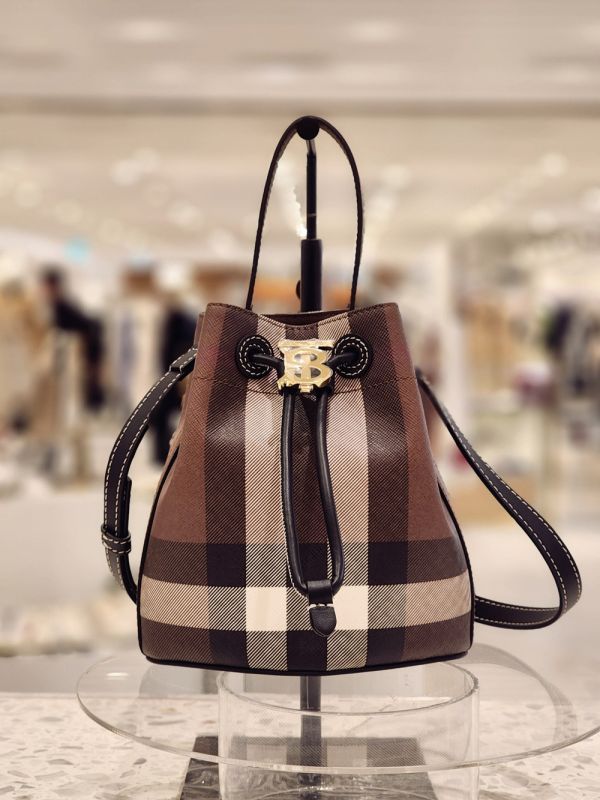 Burberry 80662131 迷你TB 抽繩水桶包  深樺木棕 Burberry 80696631 迷你格紋保齡球包

深樺木棕