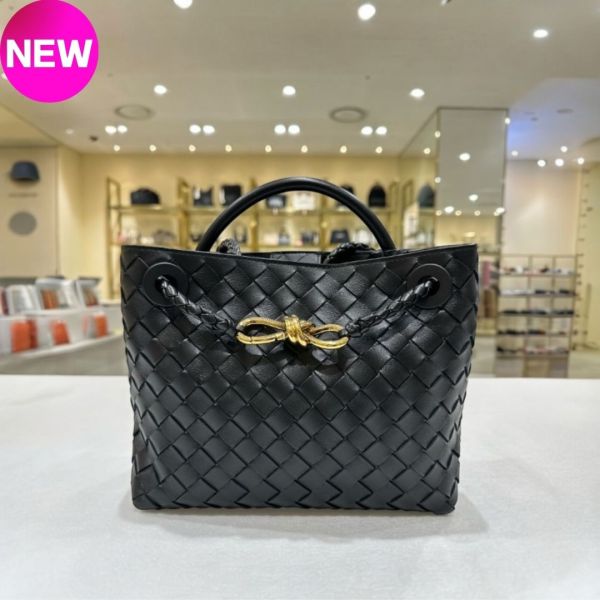 Bottega Veneta 766014 BV 小款 Andiamo 包    黑色 Bottega Veneta, Andiamo 小款, Intrecciato 編織包, BV 肩背包, 義大利精品, 精品平行輸入, 100% 真品, 專櫃真品保證, 精品折扣, 優惠精品價格, 限時優惠, 快速配送, 台灣精品代購