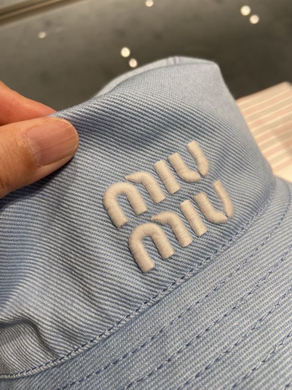 Miu Miu 女款 5HC196 斜紋布漁夫帽    馬卡龍藍色    S/M/L Miu Miu 女款 5HC196 斜紋布漁夫帽



天藍色