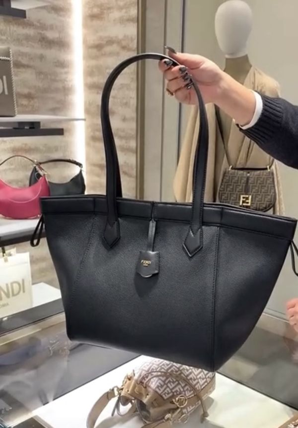 Fendi 8BH414 中款 Origami 摺紙包  黑色 Fendi 8BH414 中款 Origami 摺紙包  黑色