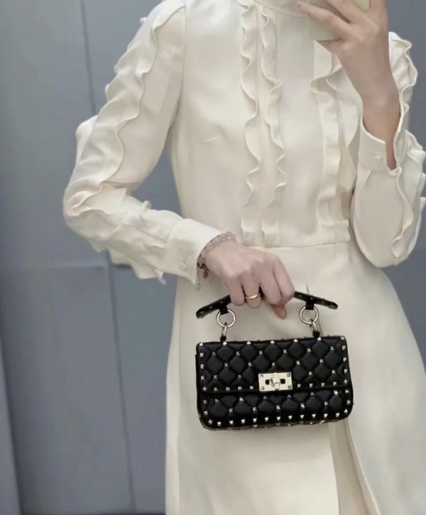 Valentino 小款 Spike 羊皮鉚釘包 黑色 